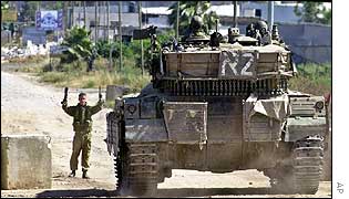 Israeli tank heads into Jenin