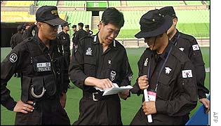 South Korean SWAT team discusses strategy in Daegu stadium