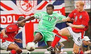 Julius Aghahowa takes on Ashley Cole and Paul Scholes