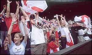 British tennis fans cheer on Tim Henman