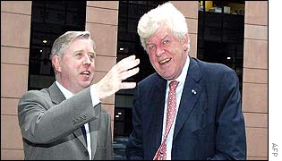The president of the European Parliament greets Wim Duisenberg (on the right).