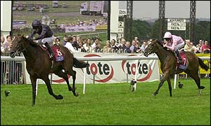 Hawk Wing leads stablemate Sholokhov home in the Coral Eurobet Eclipse