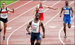 Dwain Chambers anchors Britain home in the 4x100m relay