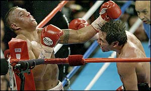 De la Hoya floored  Vargas with a sweet left hook and pinned him in the corner when he got up  
