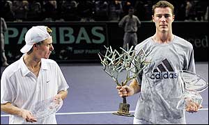 Lleyton Hewitt (left) looks across to Marat Safin after losing in the final of the Paris Masters on Sunday