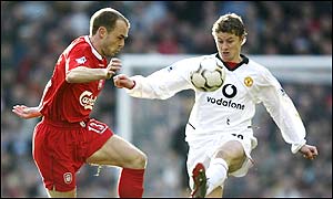 Ole Gunnar Solskjaer tussles with Danny Murphy