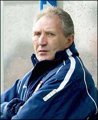 Sunderland boss Howard Wilkinson sees his side fail to score  in the first half despite numerous chances 
