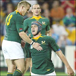 South Africa's number eight Juan Smith scores a fourth try