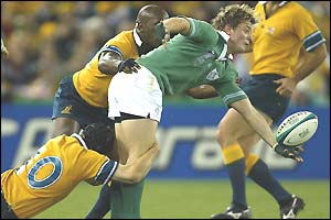 Brian O'Driscoll of Ireland releases a pass