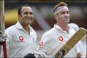 Mark Butcher and Graham Thorpe celebrate England's win 