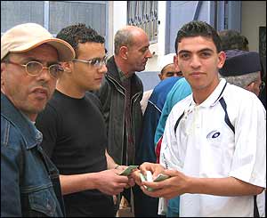 Voters in Algiers