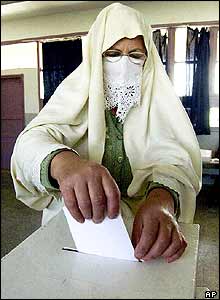 Algerian woman voter