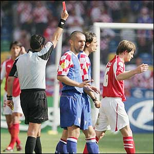 The sending off is the only significant incident of the second half as chances on goal are few and far between