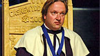 Robin Llywelyn yn ennill Gwobr Goffa Daniel Owen yn 2004