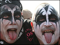 Impersonating Kiss