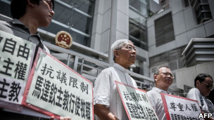 中聯辦前抗議