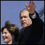 Bush e sua mulher, Laura, embarcam rumo à Índia