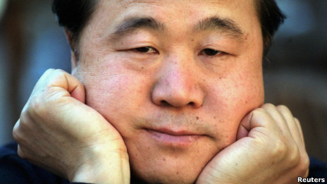 中国作家莫言2001年在瑞典的资料照片(05/2011)