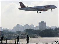 Aviõão da TAM 