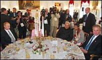 Tổng thống Vladimir Putin đón Tổng thống George W. Bush