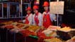 Luchd-frithealaidh ann an taigh-bìdh ann am Beijing