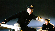Ioan Gruffudd yn portreadu Lowe yn y ffilm 'Titanic'