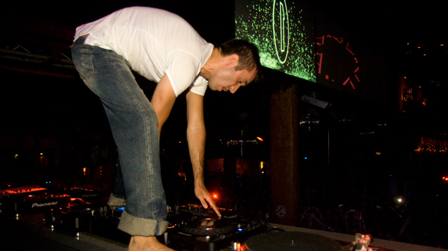 Eddie on the decks