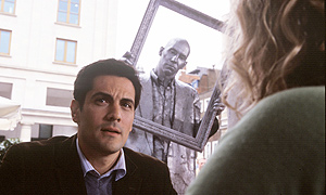 Michael Landes stars as Gil