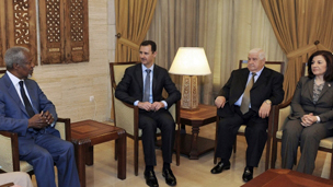 Shaaban, ngoài cùng bên phải, cố vấn của Tổng thống Assad