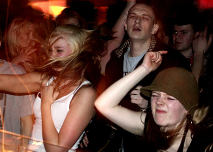 The crowd go for it The crowd go for it