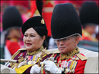 Quốc vương Bhumibol Adulyadej và hoàng hậu Sirikit