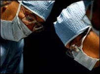 Cirurgia foi realizada em 100 pacientes
