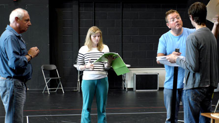 Ymarfer  ar gyfer Gwlad yr Addewid gyda Tim Baker y cyfarwyddwr