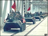 Son Sovyet tankları Afganistan'dan çekilirken