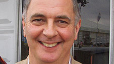 Arwel Roberts 0 Cyfarwyddwr y sioe