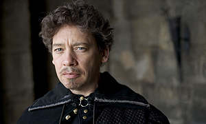 Dexter Fletcher plays the Earl of Sussex
