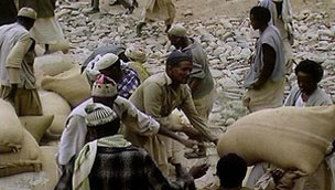 People receiving food aid