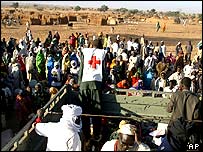 Sudan'da yardım kuyruğundaki mülteciler