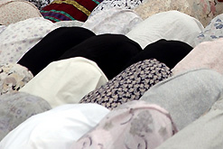 muslim women prey