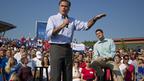 Hai ông Mitt Romney và Paul Ryan vận động tranh cử tại Powell, bang Ohio