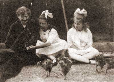 Bob's mother Laura and his two sisters