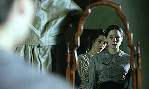 Fingersmith - Sally Hawkins as Sue (left) and Elaine Cassidy as Maud (right) 