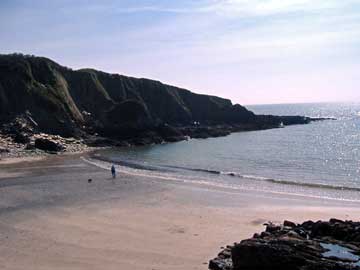 Polridmouth Beach which is believed to be one of the inspirations for the beach that features in Rebecca.