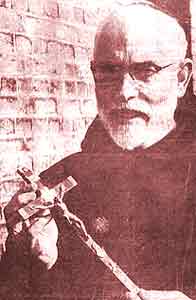 Image of Fr Leonard Coughlan with a crucifix