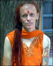 Setphen Louis Cooper, transexual britânico reverenciado na Índia