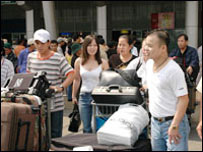 Việt kiều về quê ăn Tết