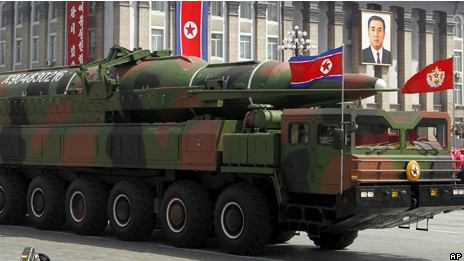 Hỏa tiễn Bắc Hàn trưng ra tại kỷ niệm 100 năm ngày sinh Kim Nhật Thành