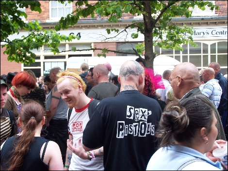 MML Crowd