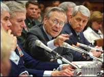 ABD Savunma Bakanı Donald Rumsfeld ve ifade veren diğer yetkililer