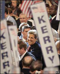 O candidato democrata à presidência dos Estados Unidos, John Kerry, na convenção democrata em Boston, nesta quinta-feira